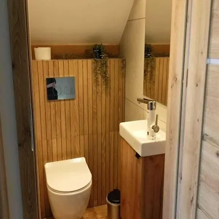 New, Comfortable By The Sea Ledzin